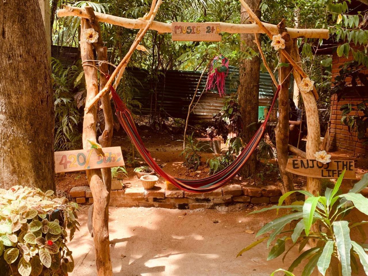Ferienwohnung Angry Birds Tree House Habarana Exterior foto